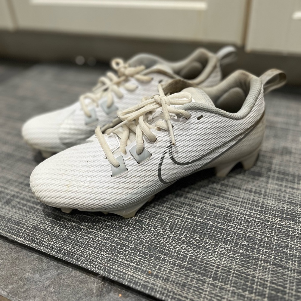 Men’s size 7 Nike cleats